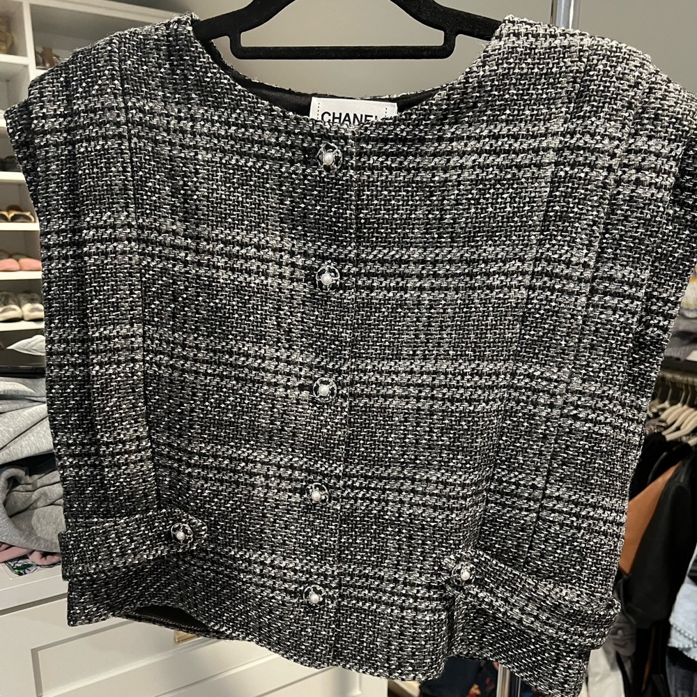 Tweed Chanel CC vest